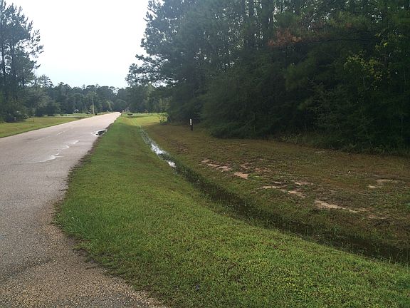 3rd image of Woodlawn West Drive