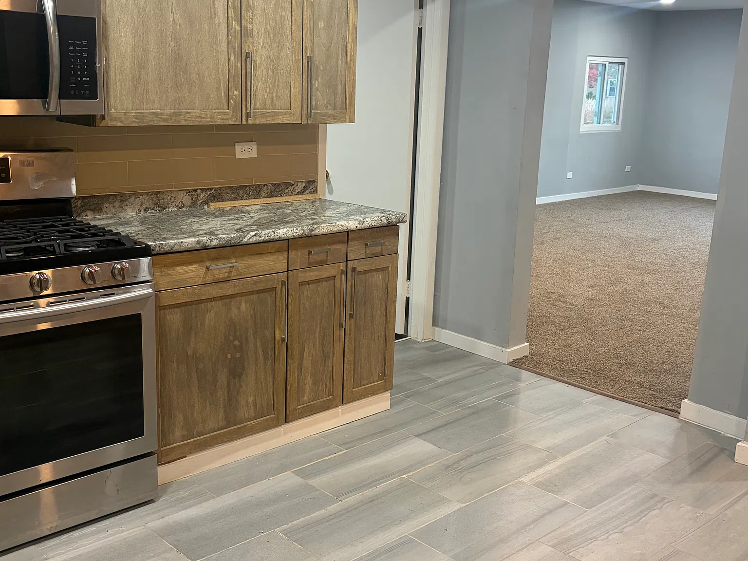 4 bed, 1372 sqft, $3,300 — Photo 3