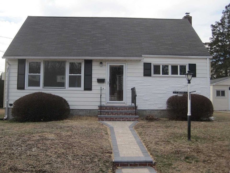 1st image of 17 Leslie Ln
