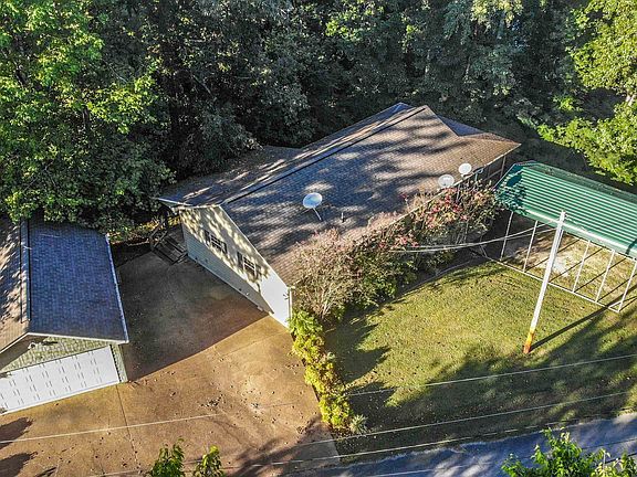 4th image of 806 Blue Bird Cir