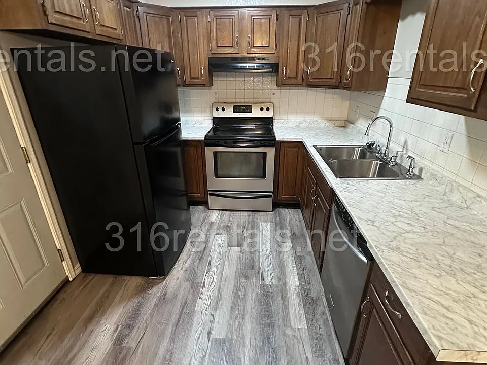 $950 - 2 bed 1.5 bath - Duplex within walking distance from Walmart