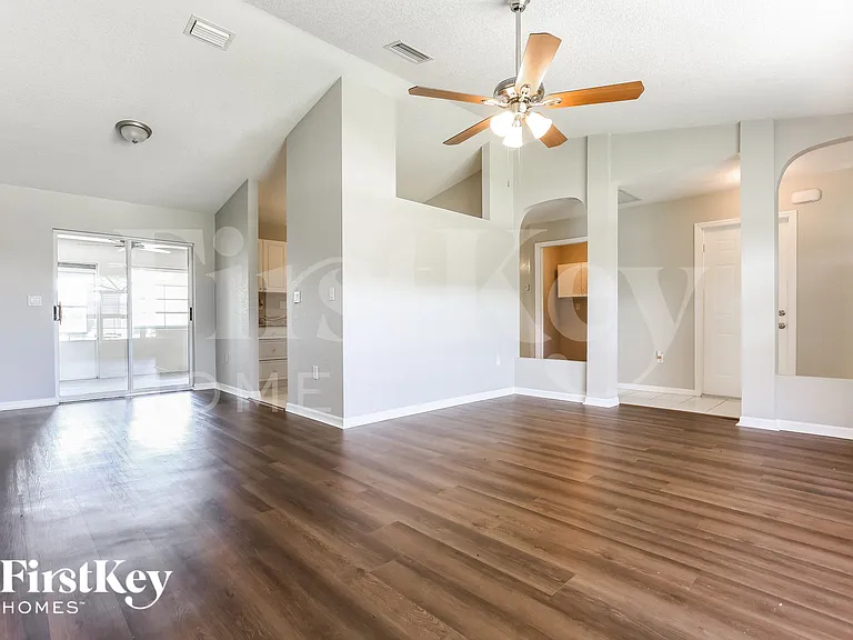 1138 Presque Isle Dr — Photo 2