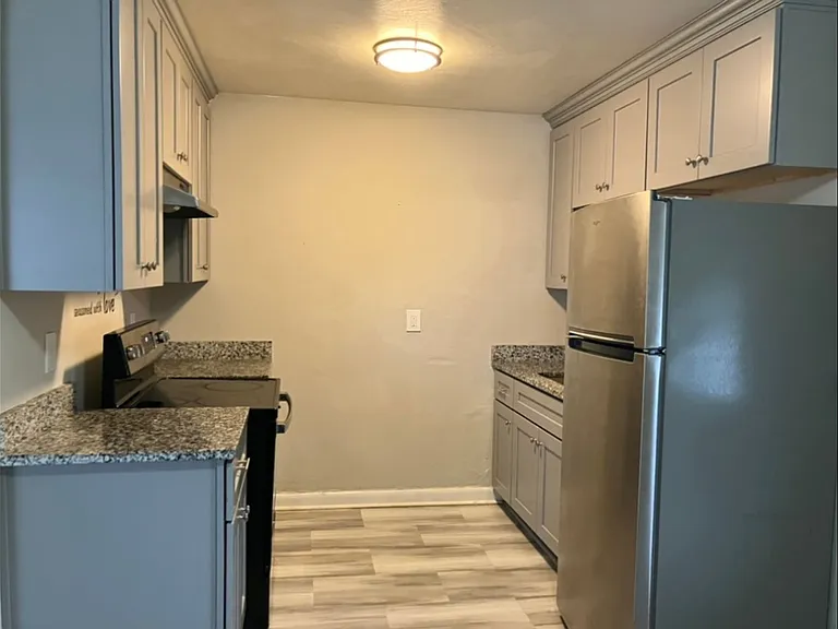 635 W 26th St — Photo 15