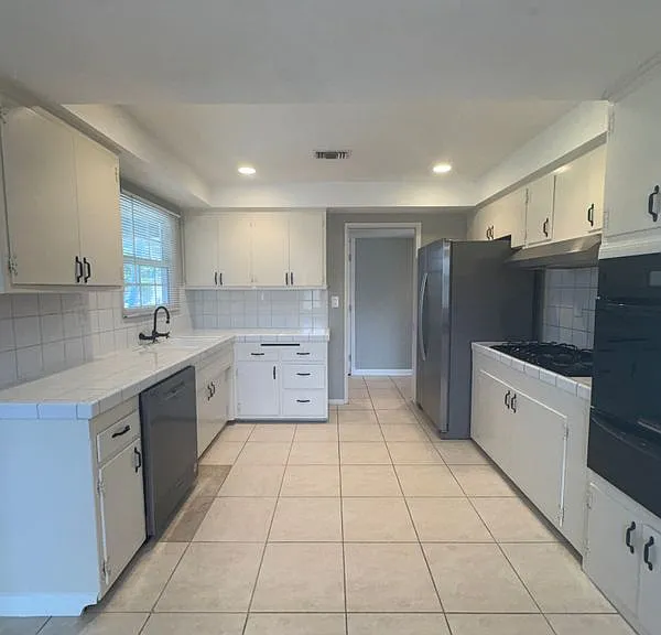 7108 Santa Ana Cir — Photo 2