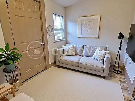 3rd image of 113 E Velma Ave