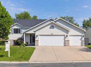 822 Goldfinch Dr, Waconia, MN 55387