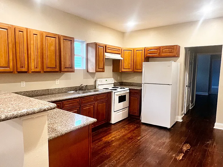 2483 Verbena St — Photo 8