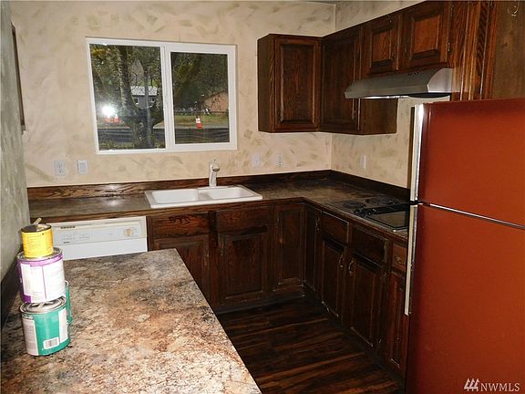 5th image of 2080 Lake Blvd