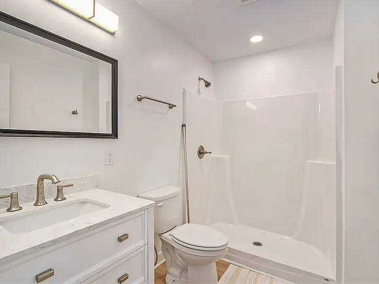 327 E Ann St — Photo 3