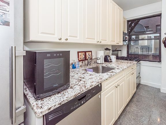5th image of 142 E 49th St #22E