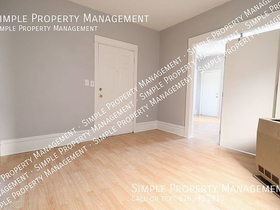 3rd image of 15 La Belle St SE #2