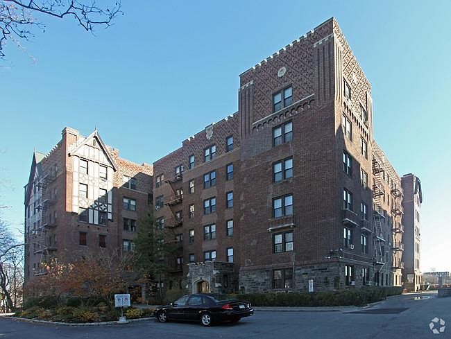 2nd image of 1 Sherwood Ter APT 6G