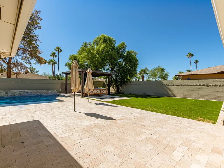 8731 E Minnezona Ave — Photo 5