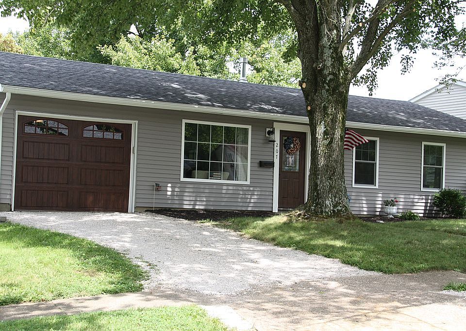 1st image of 207 Glenview Dr