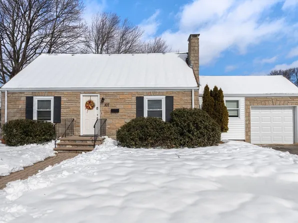 107 Grove St, Waltham, MA 02453