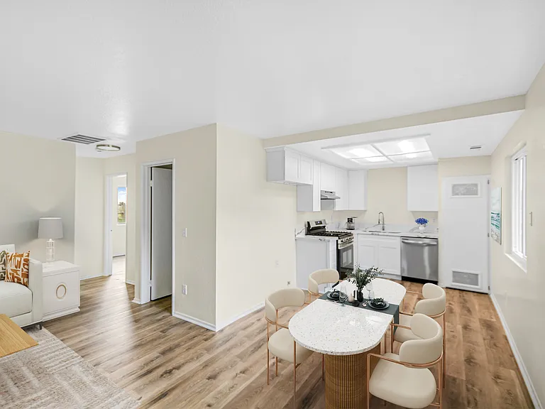 1005 E Avenue R #11 — Photo 1