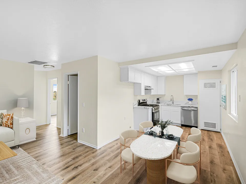 1005 E Avenue R #11