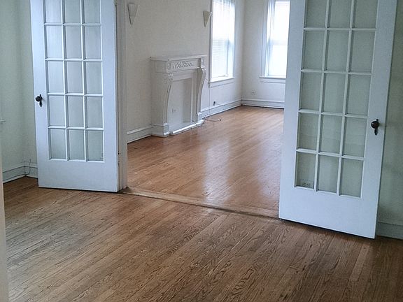 4th image of 2057 W North Ave APT 2