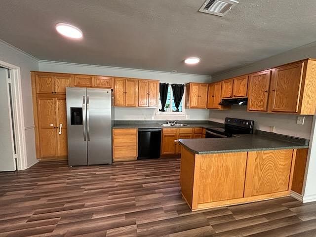 2nd image of 528 Circle Dr