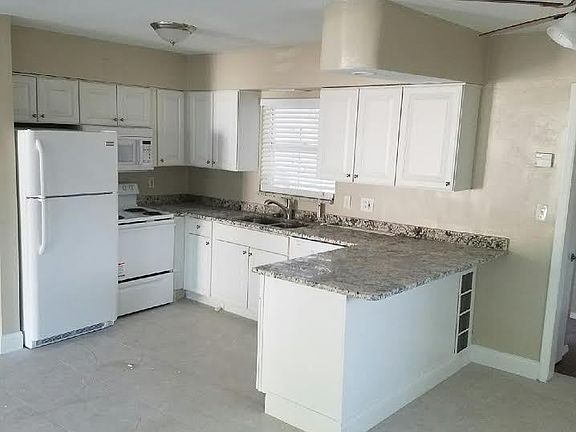 2nd image of 216 NW Madison Cir N