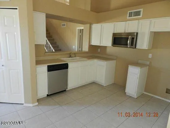 1440 E Renee Dr — Photo 2