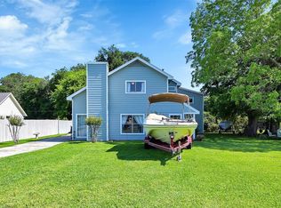 10496 Summit Dr, Willis, TX 77318