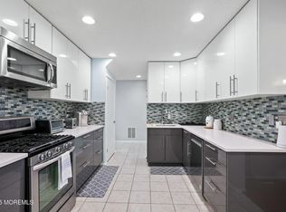 3 Baytree Cir, Middletown, NJ 07748