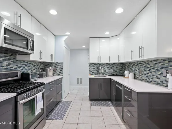 3 Baytree Circle, Middletown, NJ 07748