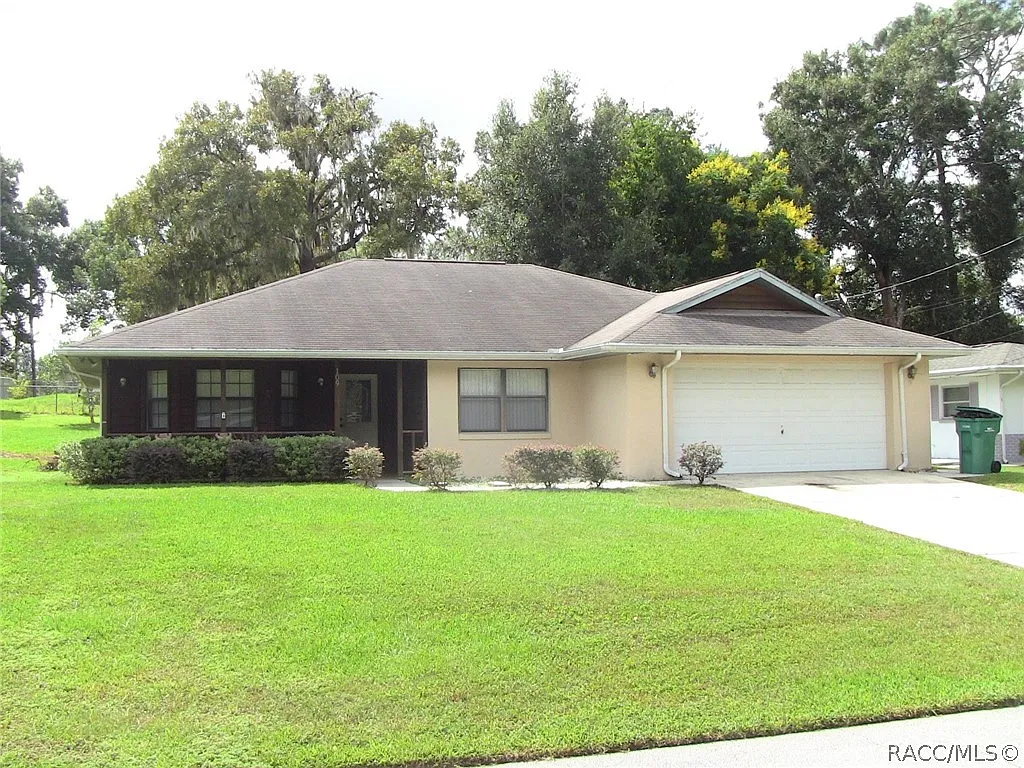 3 bed, 1349 sqft, $1,600 — Photo 1