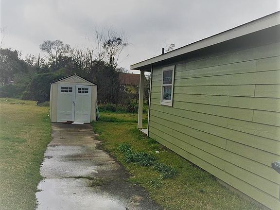 3rd image of 1220 Avenue F