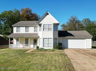 8735 Five Oaks Dr W, Southaven, MS 38671