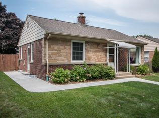 4925 N Iroquois Ave, Glendale, WI 53217