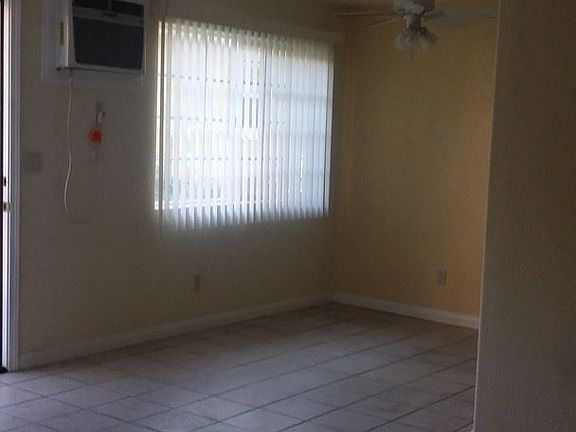 5th image of 338 E Washington Ave APT 2