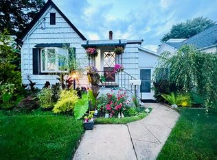 16 Elinor Pl, Freeport, NY 11520