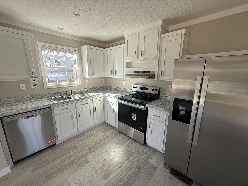 3 bed, 2.0 bath, $1,200 — Photo 3