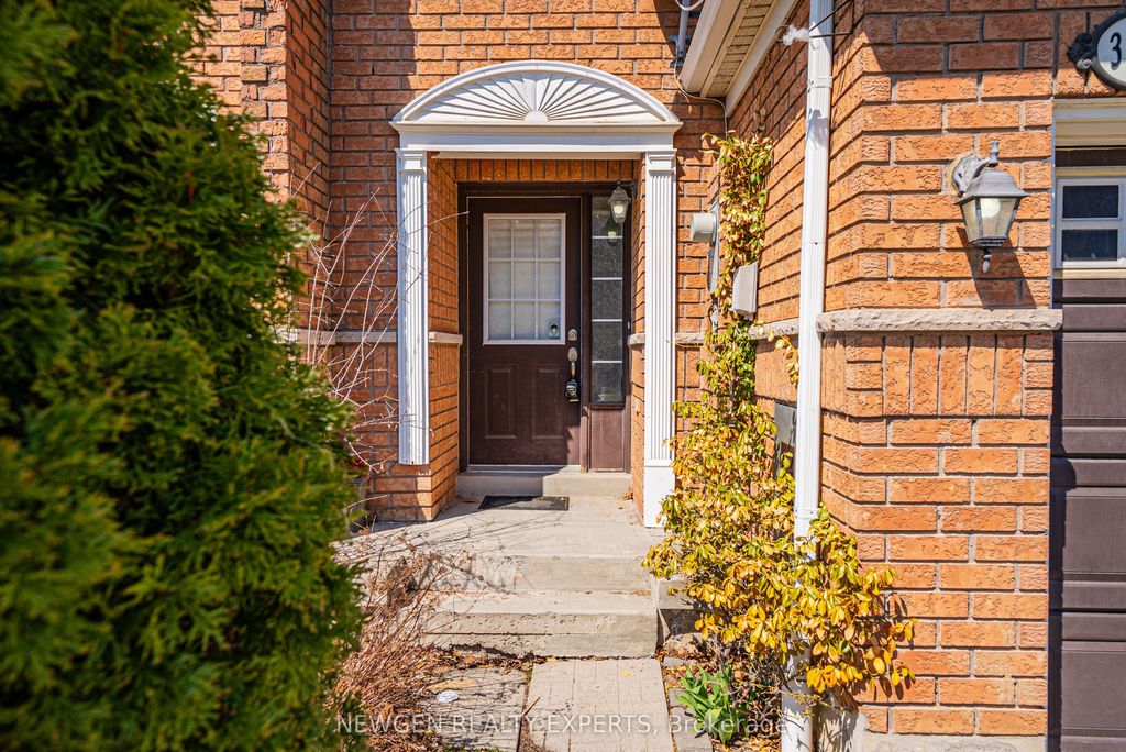 Apartment in Mississauga, Churchill Meadows - View 5