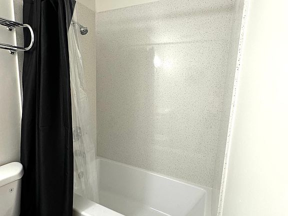 3rd image of 3962 Queenston Ct #1