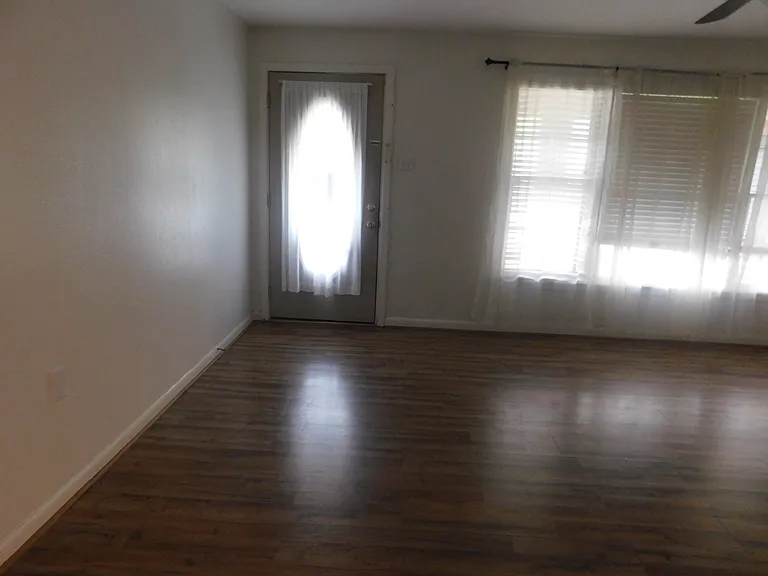 1007 Davis St N — Photo 15