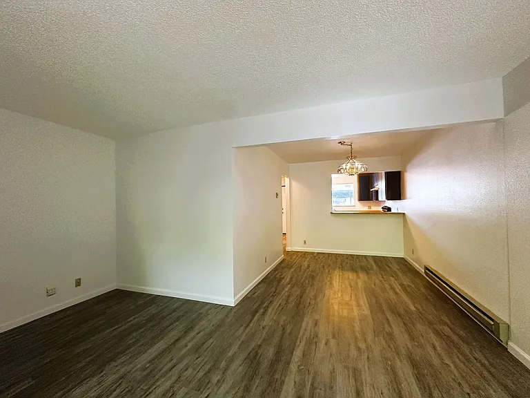 1358 Parkway Dr — Photo 5