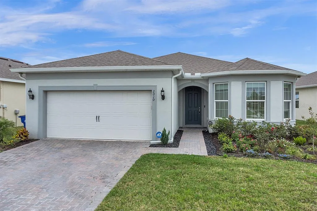 3 bed, 3.0 bath, 2175 sqft, $2,950 — Photo 2