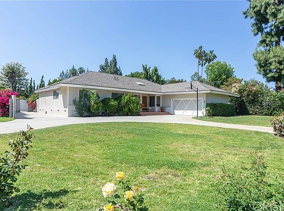 3rd image of 9943 Calvin Ave