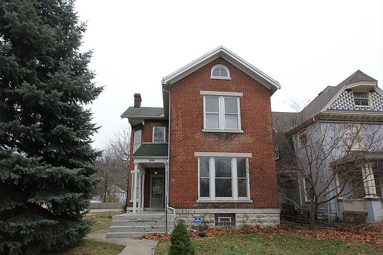 1st image of 240 Park Dr
