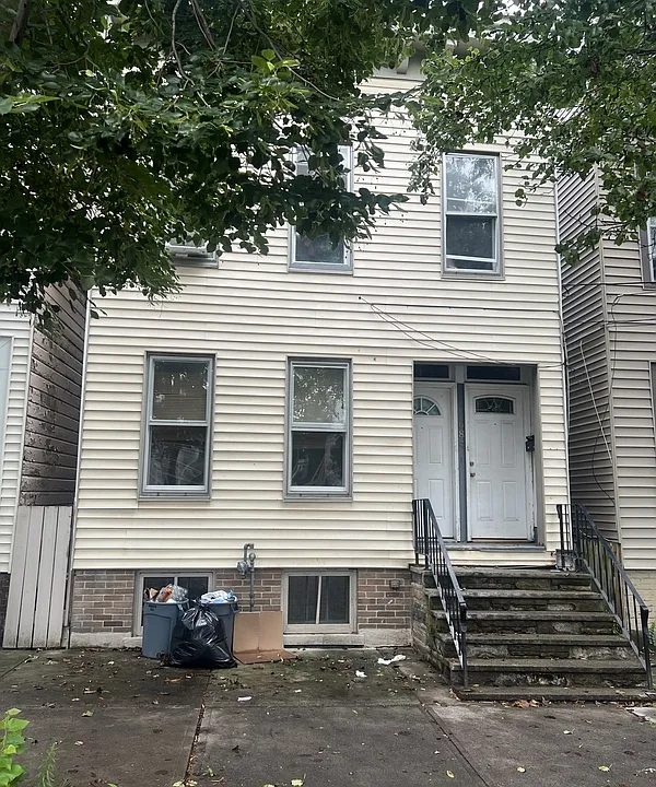 684 State St #2