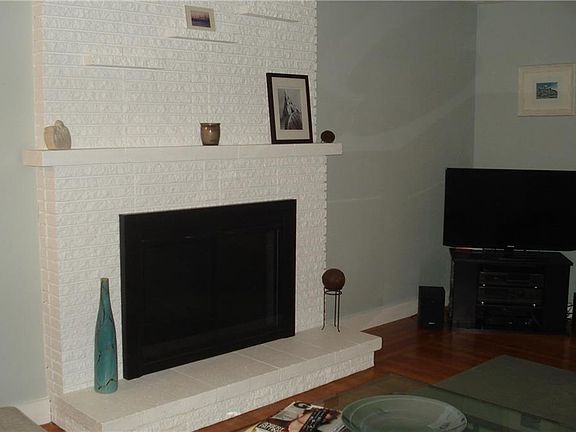 5th image of 17 Belaire Dr