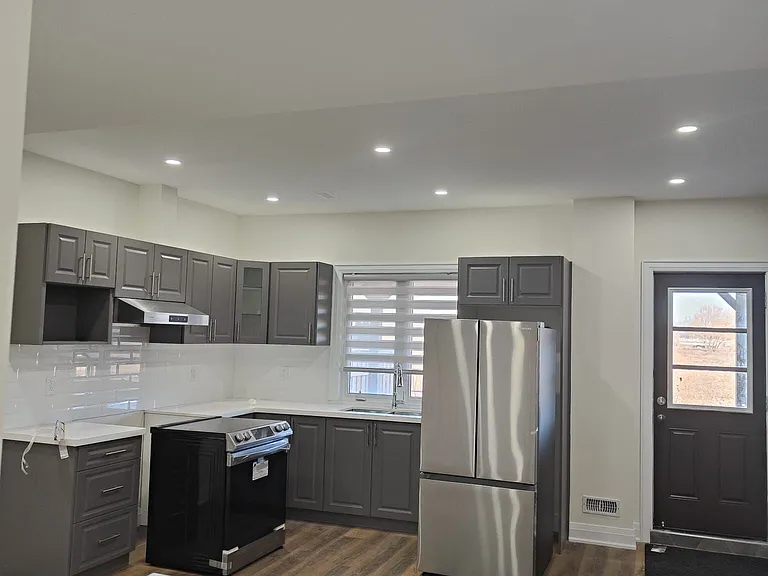 126 Degrey Dr — Photo 1