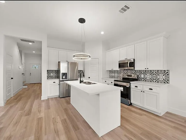 9240 Culver St #B — Photo 6