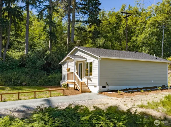 6888 Helena Street, Clinton, WA 98236