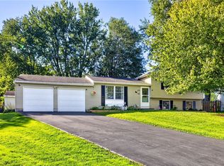 29 Barringer Dr, Hamlin, NY 14464