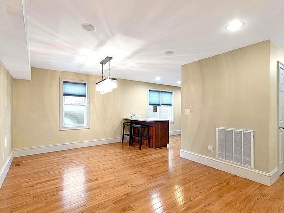 4th image of 14 Downer Ct #14