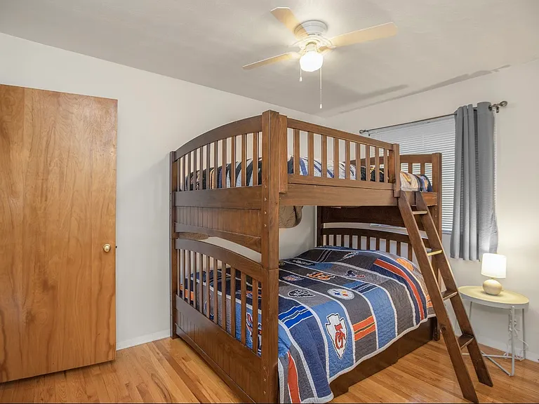 2828 Macarthur Ave — Photo 11